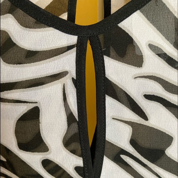 Chic sexy animal patterned blouse small - Picture 2 of 6